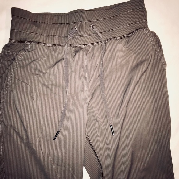 Lulu capris - Picture 2 of 2